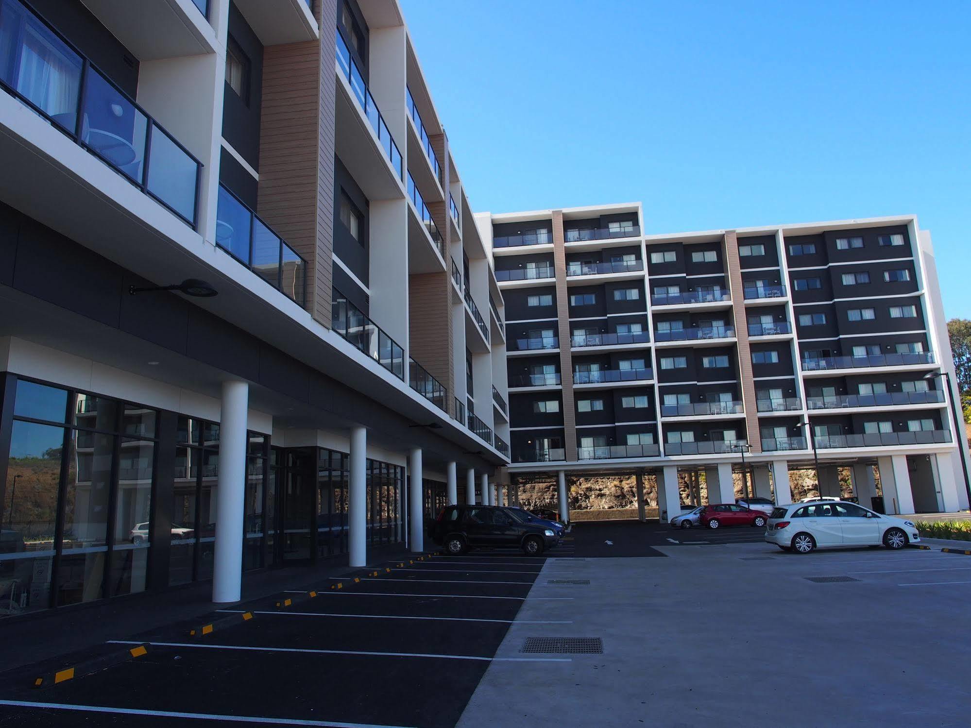 Quest Bella Vista Aparthotel Exterior photo