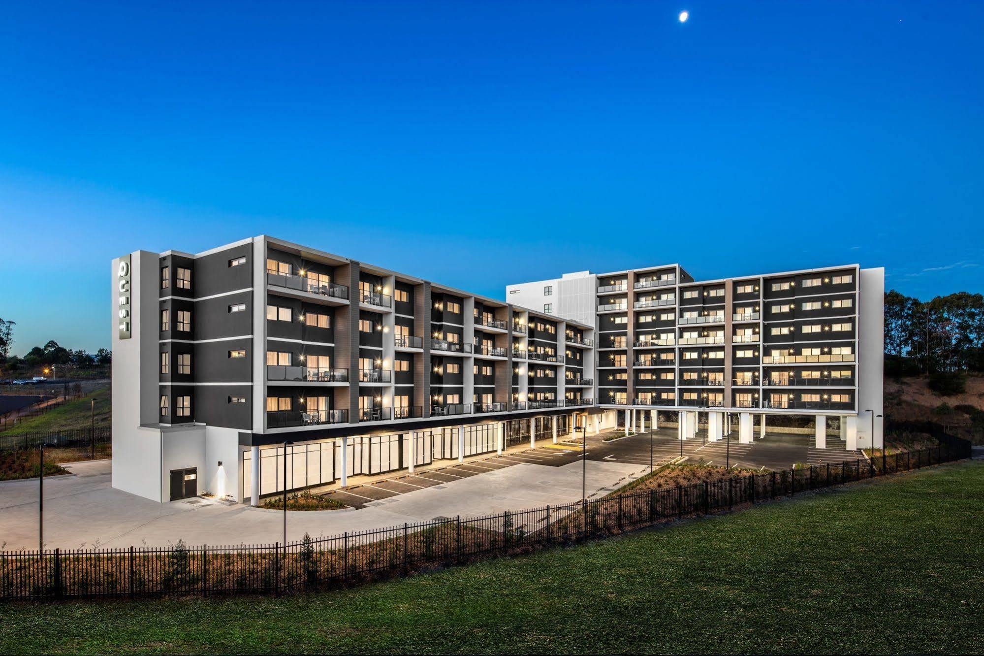 Quest Bella Vista Aparthotel Exterior photo